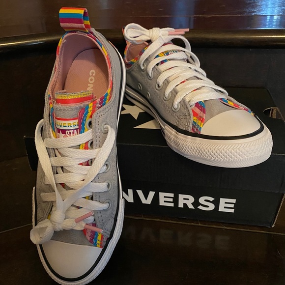CONVERSE Child’s Size 13 - ADORABLE!! New box incl - Picture 2 of 3